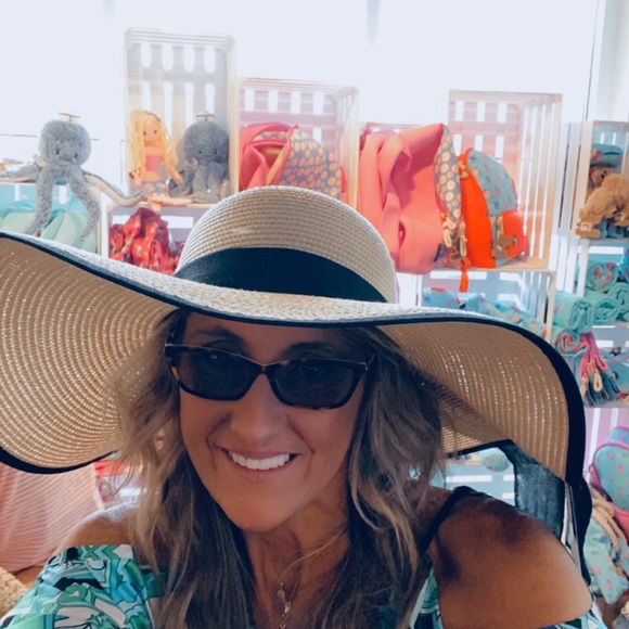 Meet your Posher, Brandy - Picture 7 of 10